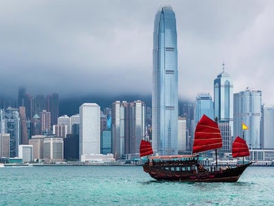 Vuelos baratos de Cathay Pacific desde Cantón hasta Hong Kong